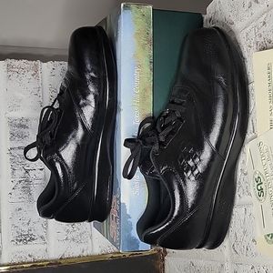 - SAS Womens Size 9W Freetime Black Leather Lace Up Walking Shoe with Xtra lace